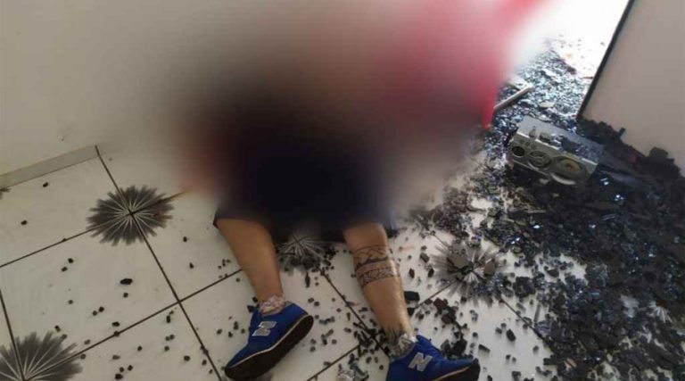 Pistoleiros invadem casa e executam traficante com mais de 30 tiros em MS