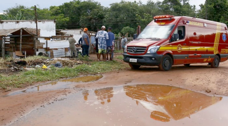 Idoso reage a assalto e fere bandido com foice