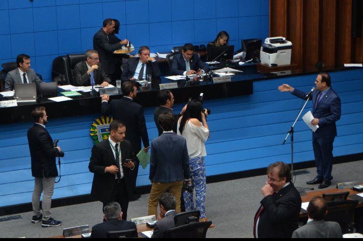 Projeto que acabava com taxa para religação de água e luz é rejeitado