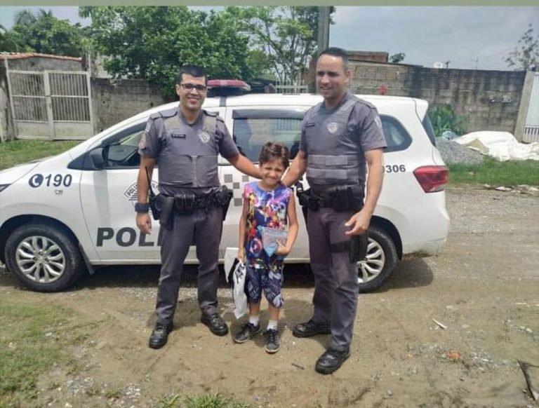 Criança pede comida em carta para o Papai Noel e comove PMs em SP