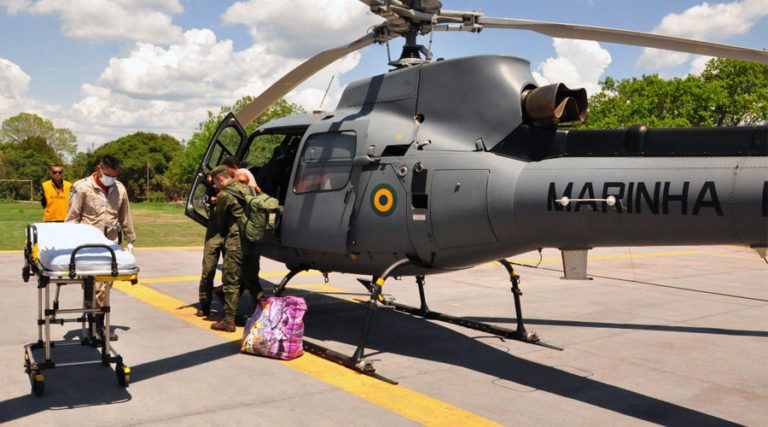 Mulher é resgatada pela Marinha após cair de cavalo no Pantanal