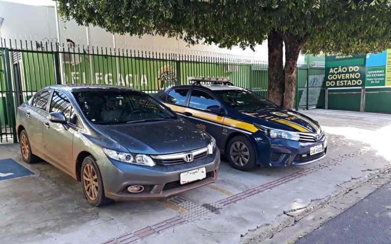 PRF recupera veículo roubado que seria vendido na Bolívia