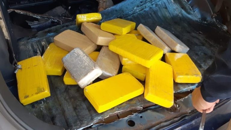 Casal de paraguaios são presos pela PRF com semente de maconha e 36 quilos de cocaína