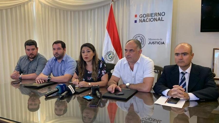 ministra da justica do paraguai cecilia perez em coletiva de imprensa apos fuga em massa do pcc 1579450623576 v2 900x506 1