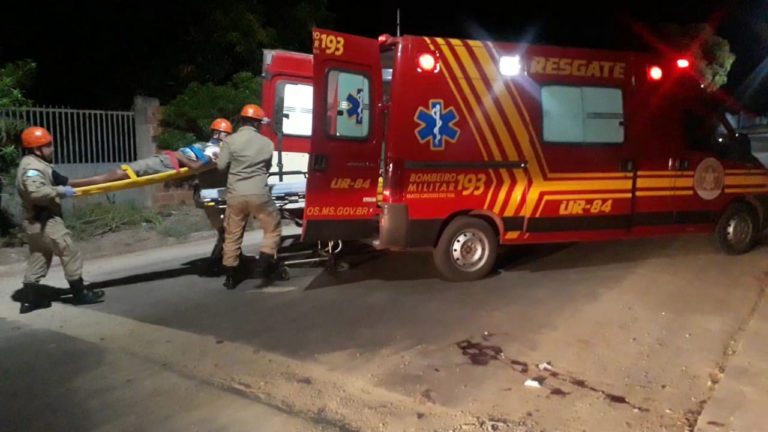 Bombeiros socorrem duas vítimas de queda acidental de motocicletas