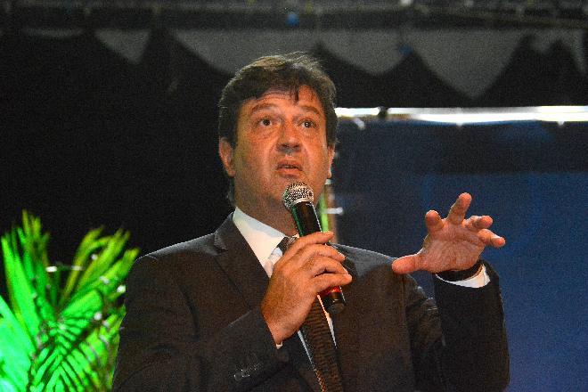 “Carnaval favorece não só coronavírus, mas várias outras situações”, diz Mandetta