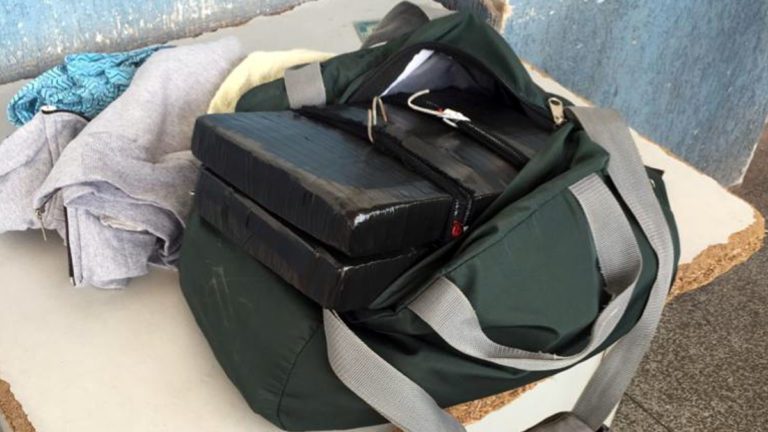 Homem é preso ao tentar ingressar no Brasil com 6 Kg de cocaína