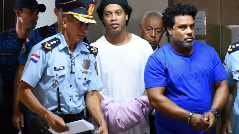 Ronaldinho Gaúcho e irmão tem nova audiência com a Justiça para saber se seguem presos