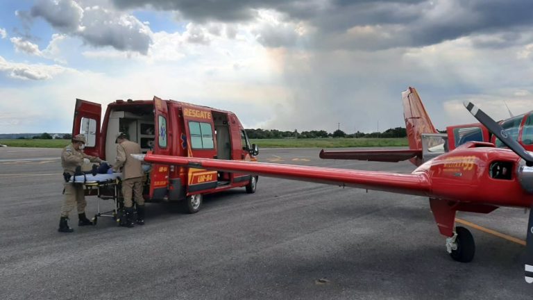 Mãe e filho são resgatados pelos bombeiros após caírem de carroça em fazenda no Pantanal