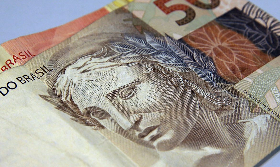 Publicada com vetos lei sobre ajuda financeira a estados e municípios