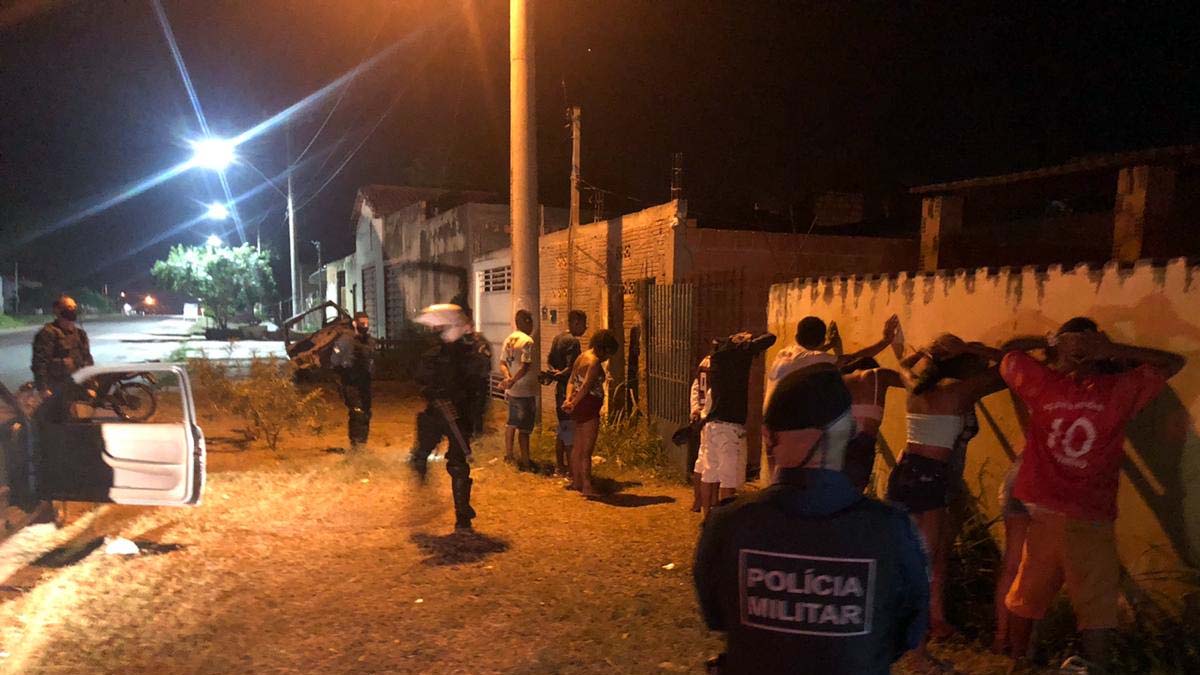 Leia mais sobre o artigo PM acaba com aglomeração no Guanã e prende indivíduo por desacato