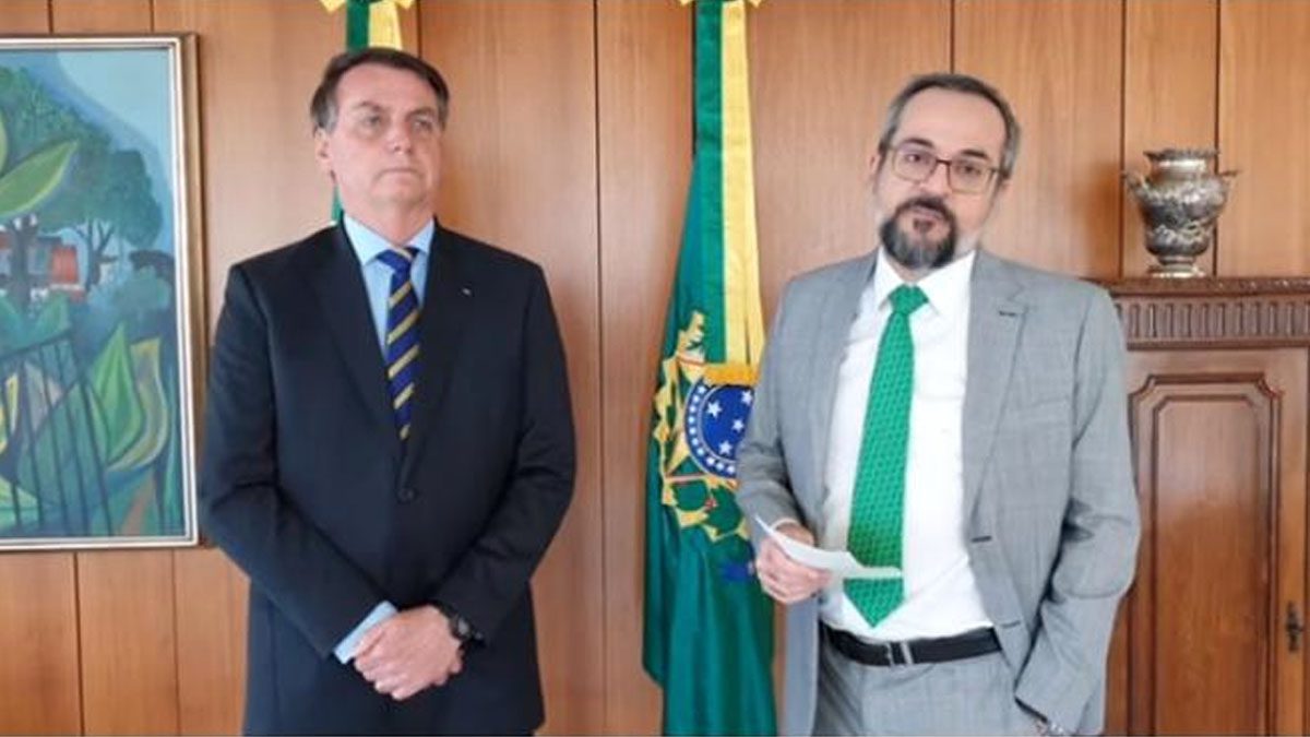 Ministro da Educação, Abraham Weintraub anuncia saída do cargo