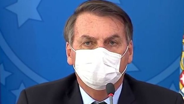 Bolsonaro passa mal e é internado para realizar exames