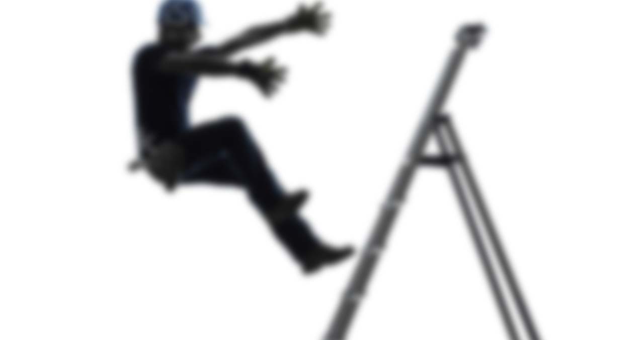 Bombeiros socorrem homem que caiu de escada em Ladário