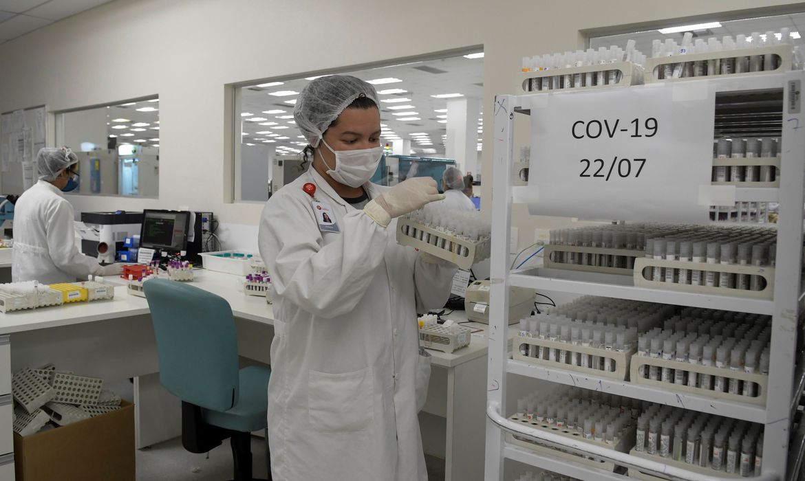 Covid-19: Brasil chega a 2,6 milhões de casos e 91,2 mil mortes
