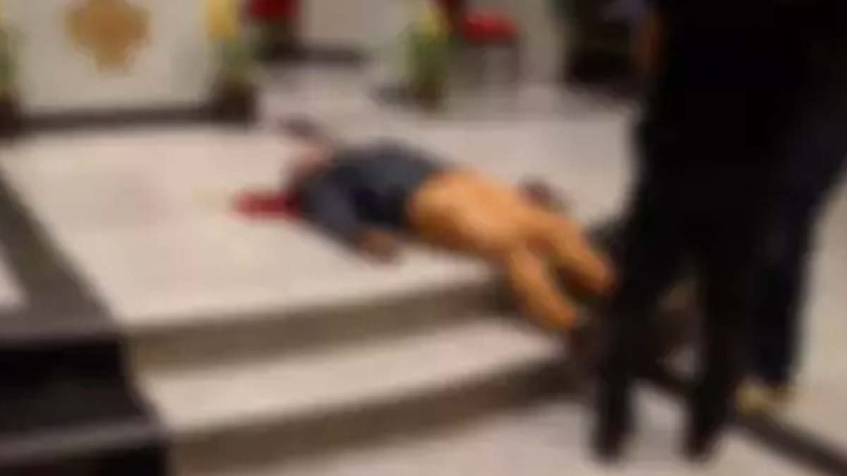 Após matar a ex e atirar em 5 pessoas, homem se suicida no altar de igreja