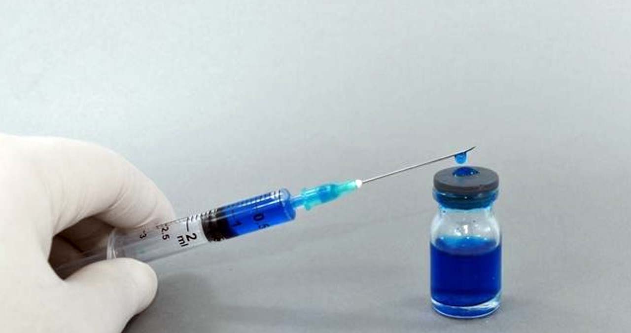 Você está visualizando atualmente Vacina de Oxford se mostrou segura na 1ª fase de testes, diz estudo