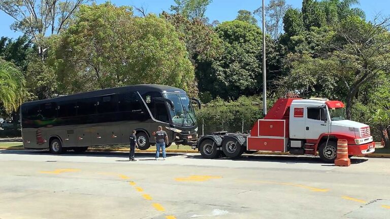 Ônibus que realizava transporte clandestino de passageiros até Corumbá é apreendido pela ANTT
