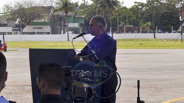Em evento com Bolsonaro, prefeito e governador são vaiados por população | vídeo