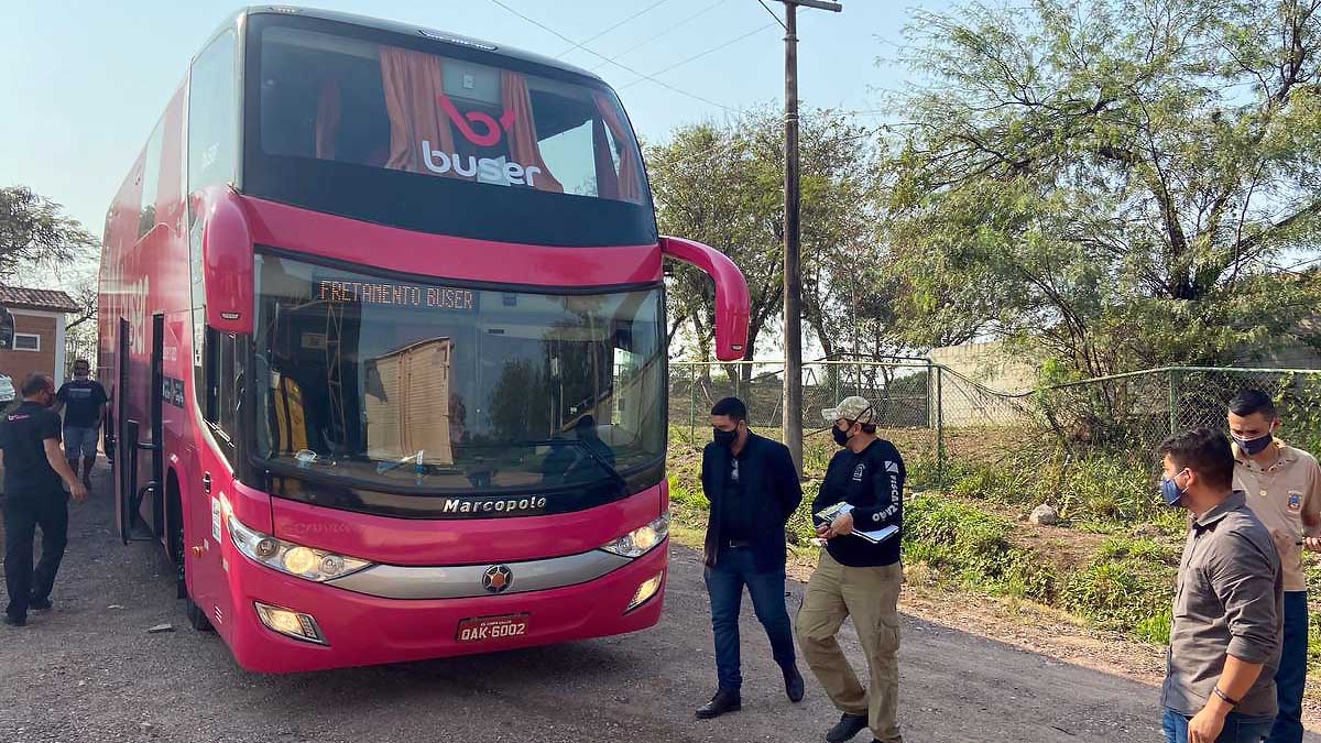 Leia mais sobre o artigo Setor de Posturas apreende e multa ônibus da Buser em Corumbá