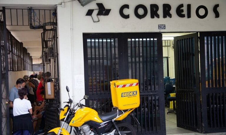Correios iniciam greve por tempo indeterminado