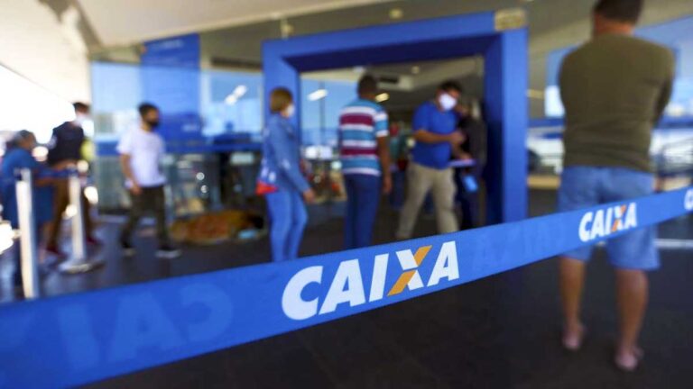 Caixa libera abono salarial para trabalhadores nascidos em outubro