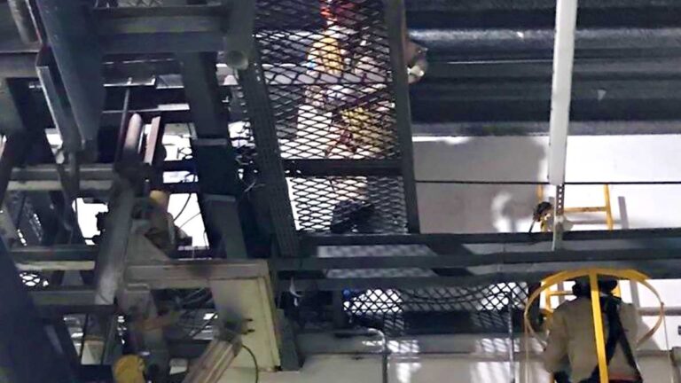 Funcionário de frigorífico é encontrado morto em área de abate