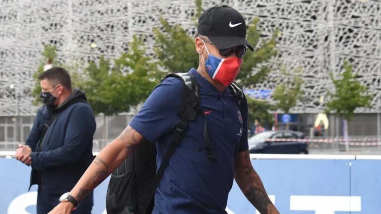 Neymar e mais três jogadores do PSG testam positivo para Covid-19