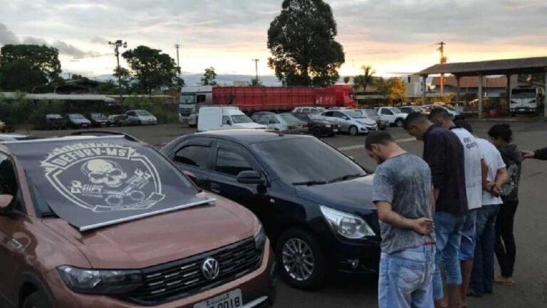 Quadrilha especializada em levar carros furtados de locadoras para Bolívia é  presa pela Polícia