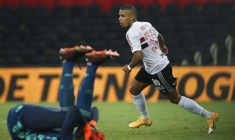 São Paulo vence Flamengo e avança para semifinal da Copa do Brasil