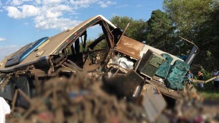 Mais de 40 funcionários de indústria morrem em acidente com ônibus no interior de SP