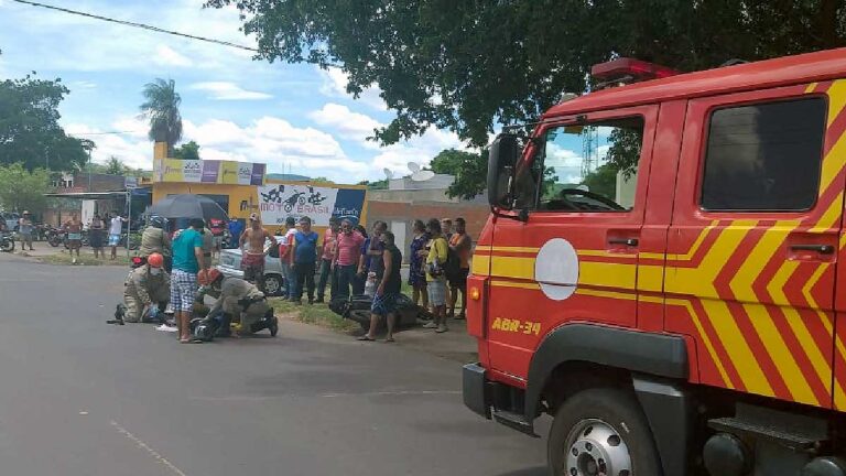 Acidente entre carro e moto deixa mulher ferida no Popular Nova