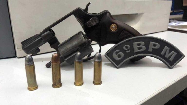 Durante abordagem homem é detido com arma de fogo