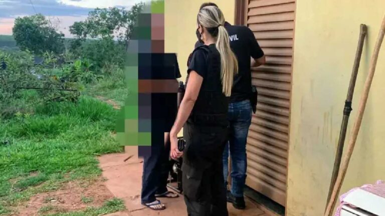 Com mulher de cumplice, homem é preso acusado de abusar das filhas de 11 e 14 anos