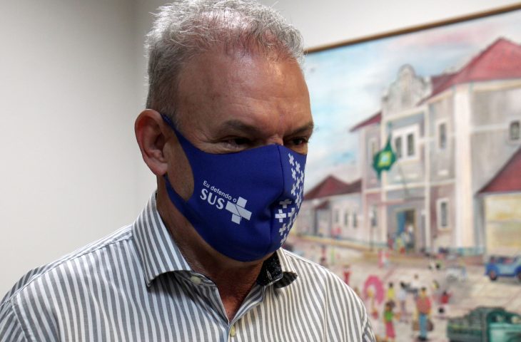 Taxa de contágio cai, mas secretário pede que cuidados seja mantidos
