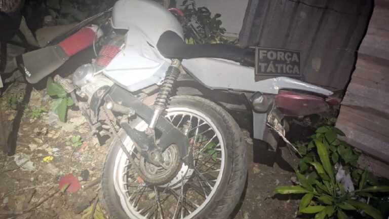 Força Tática recupera motocicleta roubada no bairro Cravo Vermelho
