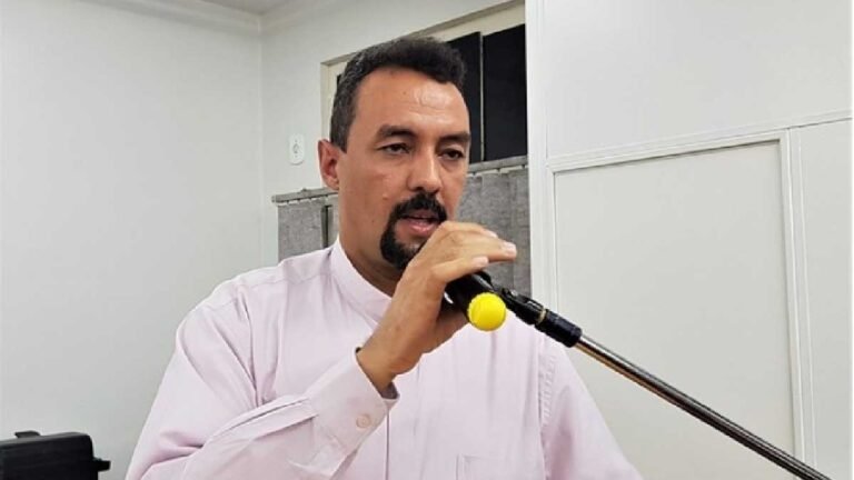 Câmara homenageia trabalho social desenvolvido pelo Padre Marco Antônio em Corumbá