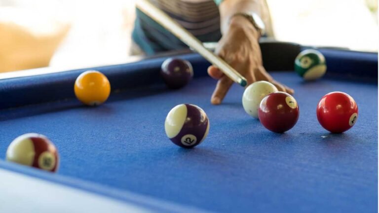 Homem tem faca cravada na cabeça após briga por causa de jogo de sinuca em cidade de MS