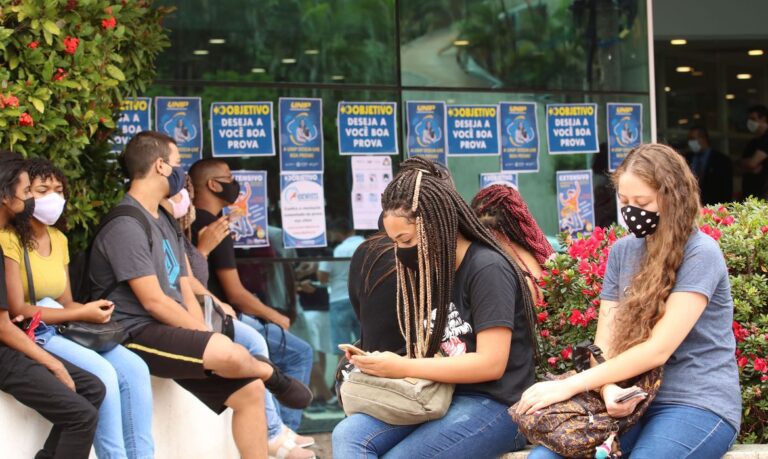 Enem 2025 volta a certificar conclusão do ensino médio