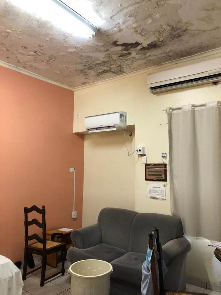Médicos denunciam condições insalubre em sala de repouso na Santa Casa de Corumbá 2 sala medicos
