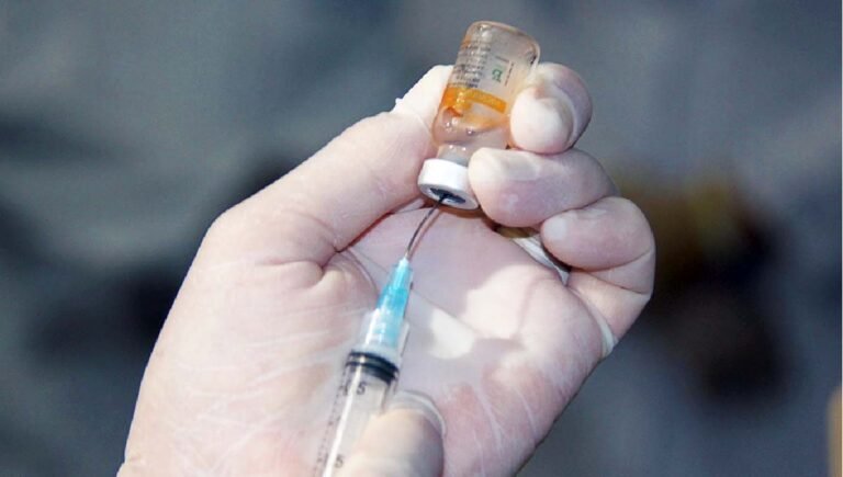 Vereador cobra maior transparência na publicação de dados referente a vacinação contra covid-19