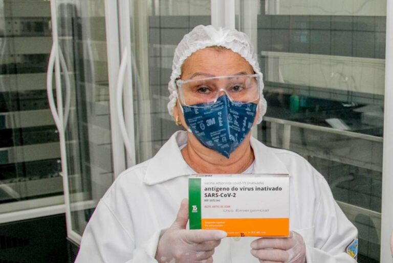 Servidora há 30 anos, Vitória aplicou primeiras doses da vacina contra COVID-19 em Corumbá