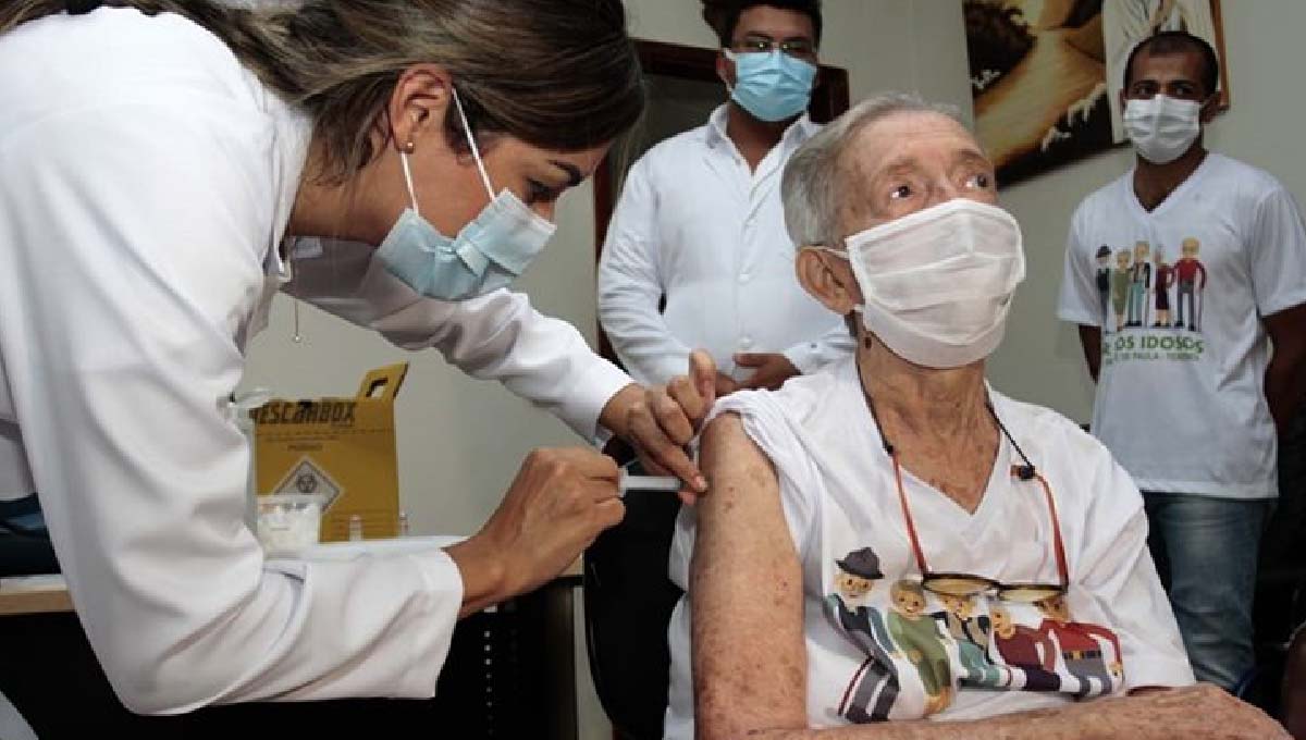 Leia mais sobre o artigo Vacinação de idosos com mais de 80 anos acamados prossegue durante a semana em Corumbá