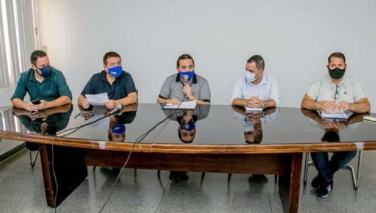Prefeito confirma cancelamento do carnaval e cita planos para 2022
