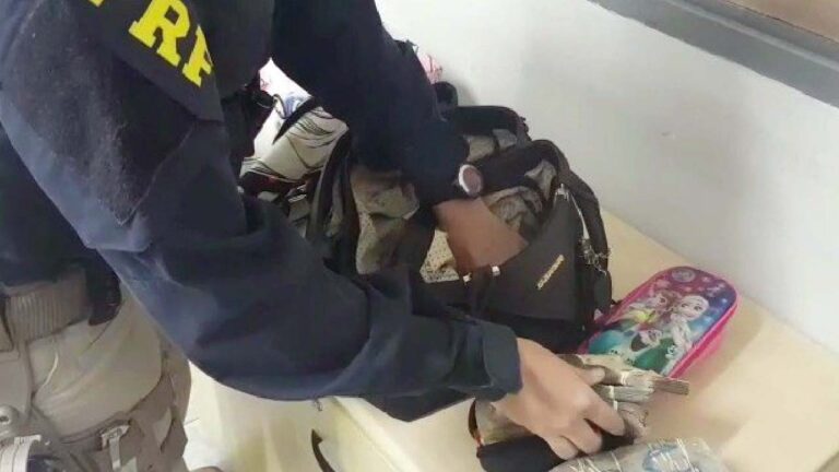 Mulher é flagrada pela PRF quando seguia para Corumbá com mais de R$ 80 mil em bagagem