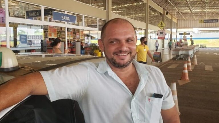 Taxista de MS usa o carro para levar idosos de graça para tomar vacina contra a Covid-19