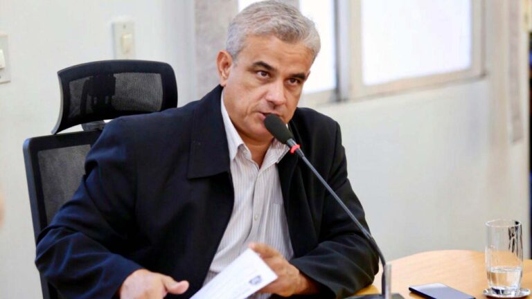 Vereador pede inclusão de 5 grupos prioritários para vacinação contra Covid-19