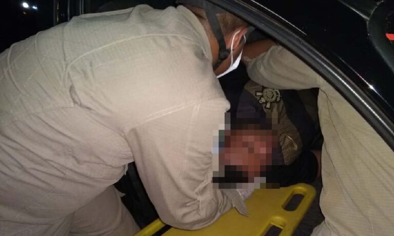 Jovem é socorrido após colisão de carro em árvore na Avenida Rio Branco