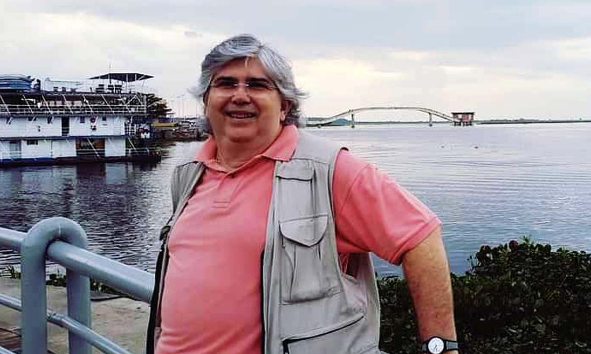 Leia mais sobre o artigo Jornalista e radialista Armando Anache, morre vítima da Covid-19 em Corumbá