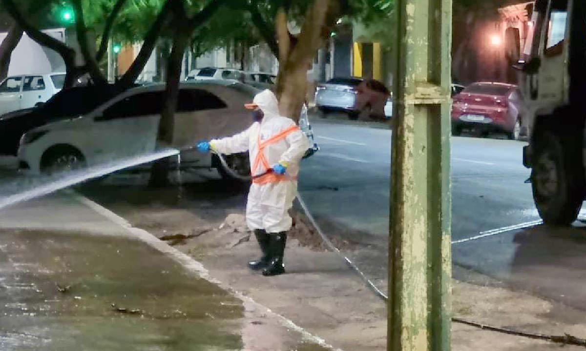 Você está visualizando atualmente Prefeitura retoma serviço de desinfecção das ruas em Corumbá
